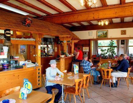 Hôtel-Buffet de la Gare Château-d'Œx Extérieur photo
